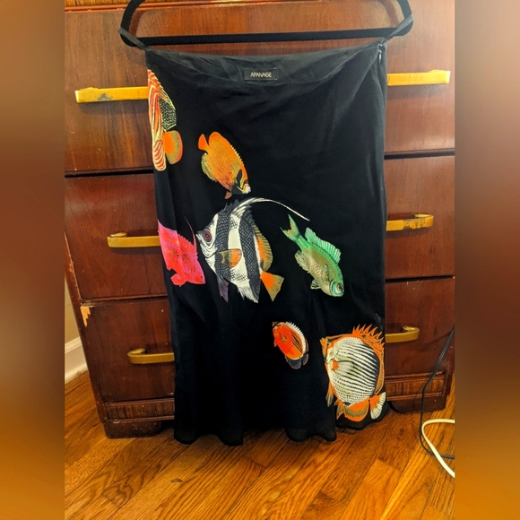 Lined polyester skirt with darling fish print. - Picture 1 of 2